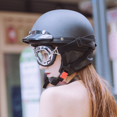 Helmet for Men and Women Electric Bikes Winter Retro Light and Portable Four Seasons Leather Helmets Couples Electric Scooter Safety Helmets with Warm Protection Half Helmets