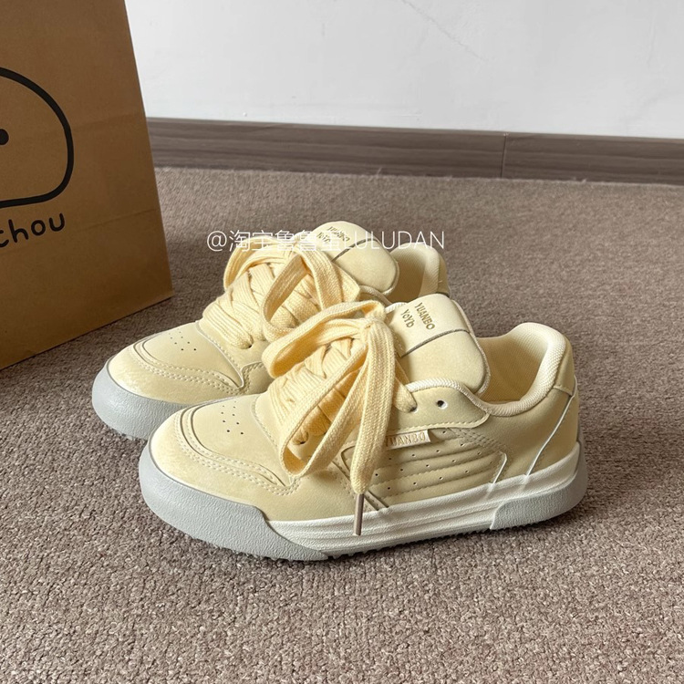 Color sólido simple zapatos de pan casuales de otoño 2025 nuevos zapatos de patineta coreanos de estilo Harajuku zapatos blancos para mujeres