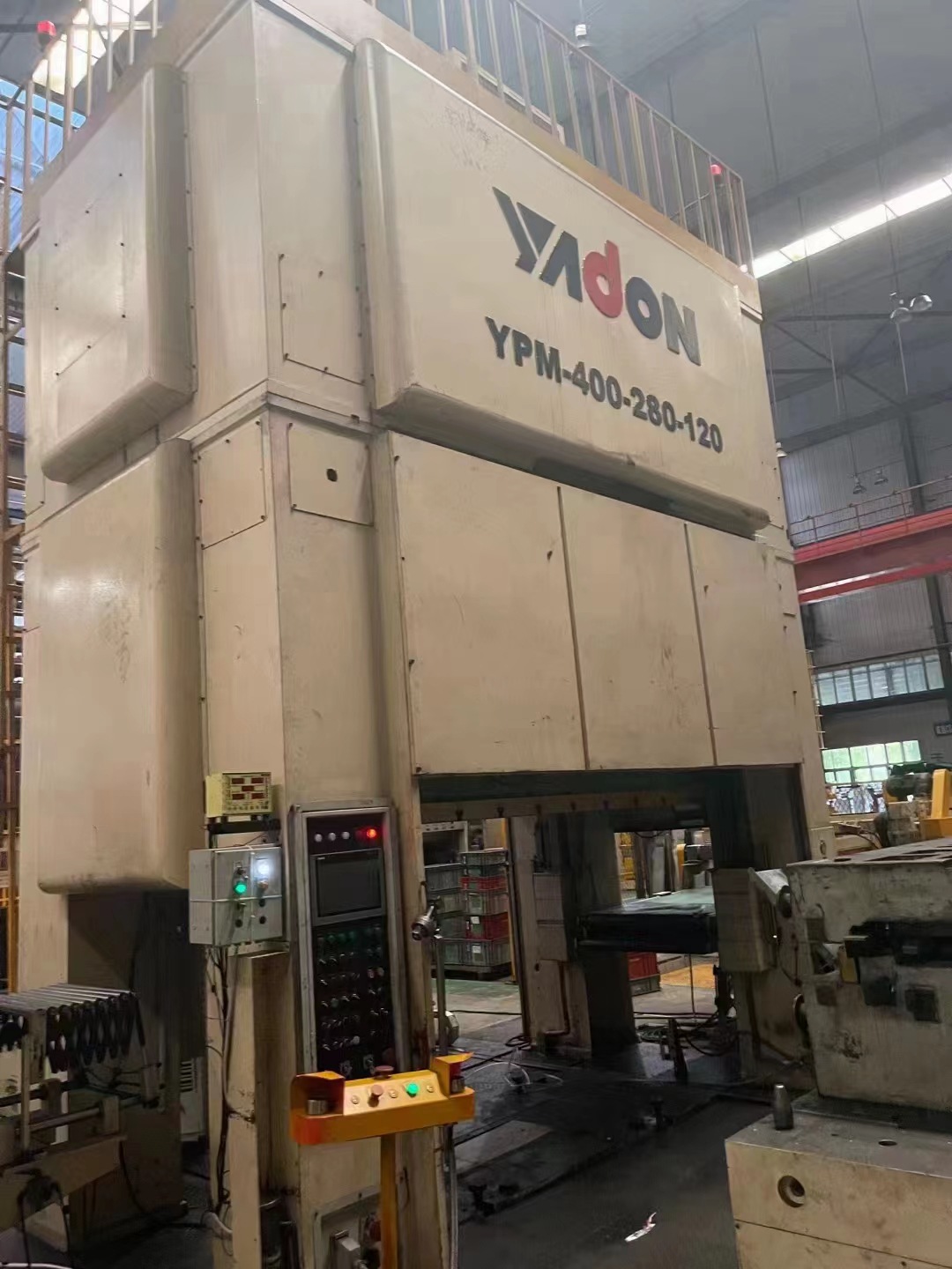 处理二手扬州锻压YPM-400闭式双点压力机滑块行程:300公称力行程7