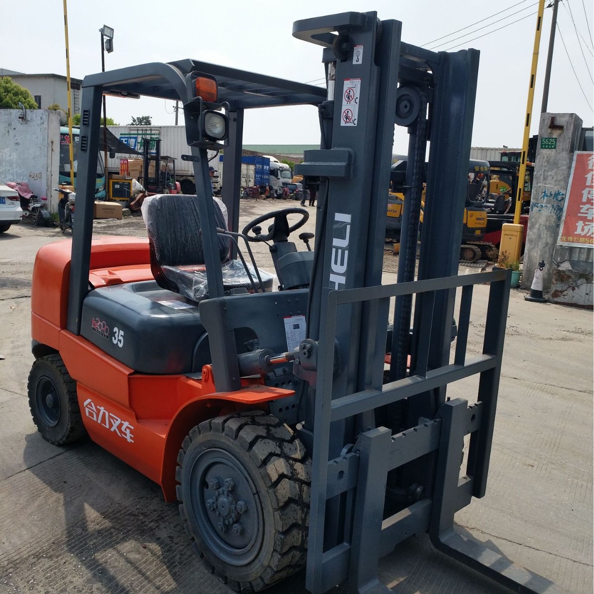 内燃叉车 合力杭州3吨3.5吨叉车 各种属具抱夹 倾翻 抓斗叉车安装