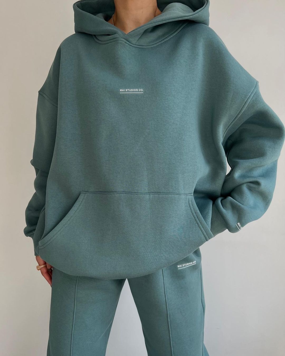 2024 Herbst/Winter neues lässiges Plüsch-Set mit langärmeligem Kapuzenpullover und Hose für Damen_voghion.com