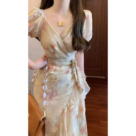 御姐独特绝美V领碎花连衣裙女2026夏季时尚气质高级感收腰长裙子