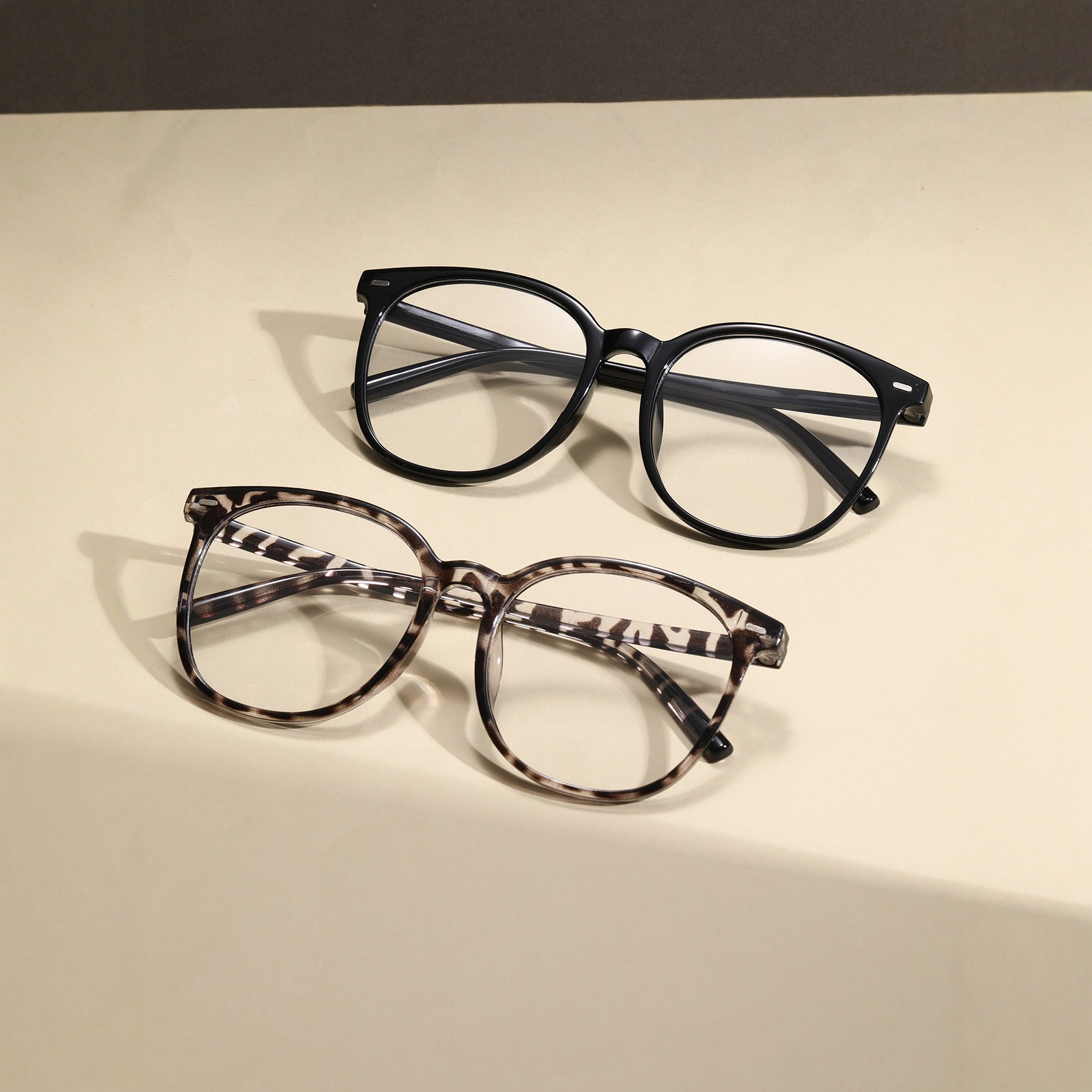 Square retro glasses
