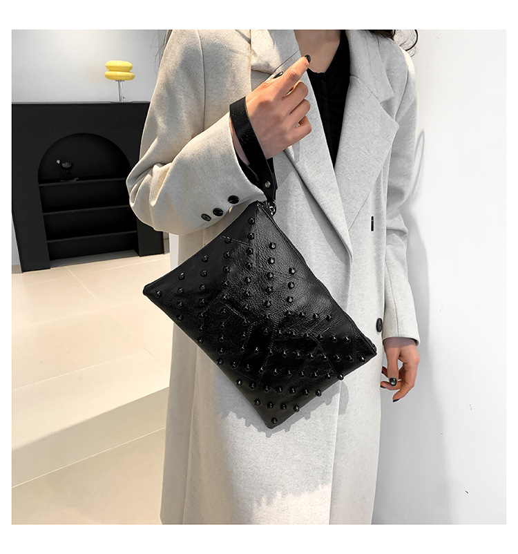 Women's Pu Leather Solid Color Classic Style Zipper Envelope Bag display picture 2