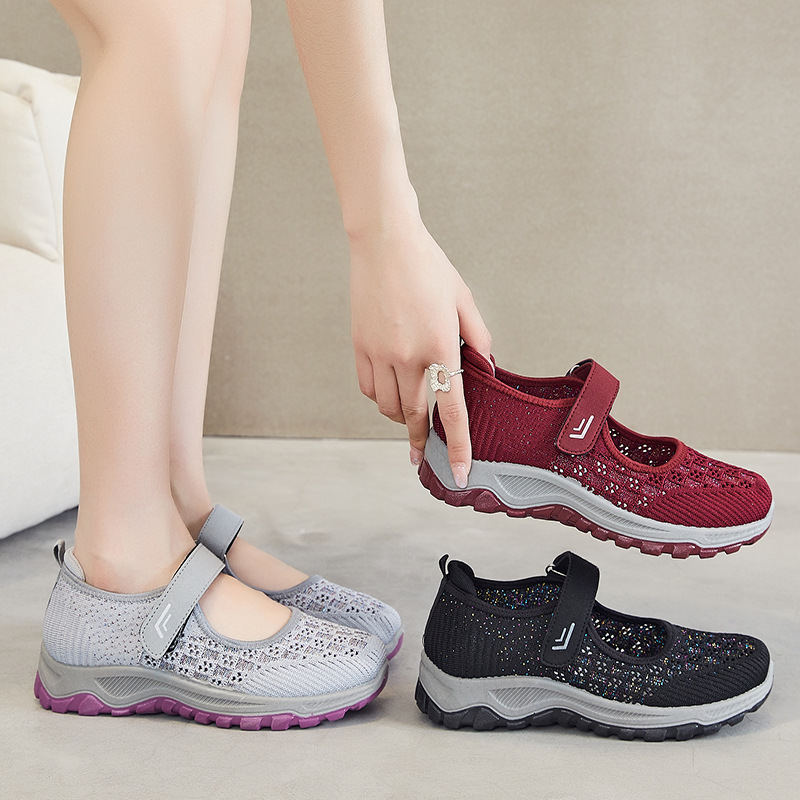 Mom's Shoes, New Spring and Autumn Models, Breathable Mesh Slip-On Walking Shoes for Middle-Aged and Elderly, Soft Sole with Velcro, Old Beijing Cloth Shoes Mom's Shoes, New Spring and Autumn Models, Breathable Mesh Slip-On Walking Shoes for Middle-Aged and Elderly, Soft Sole with Velcro, Old Beijing Cloth Shoes