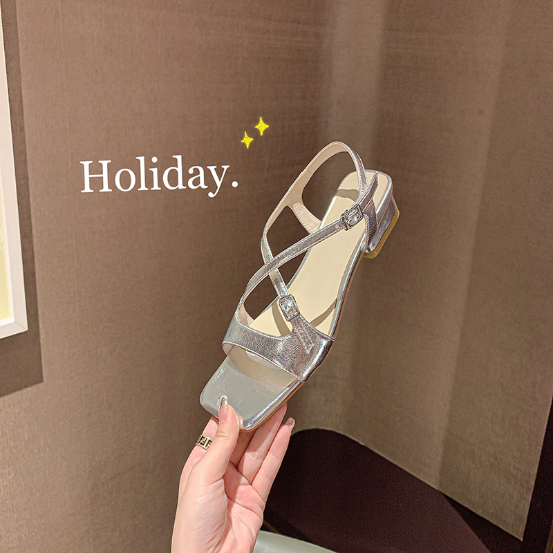 Fashionable retro sandals square toe heels