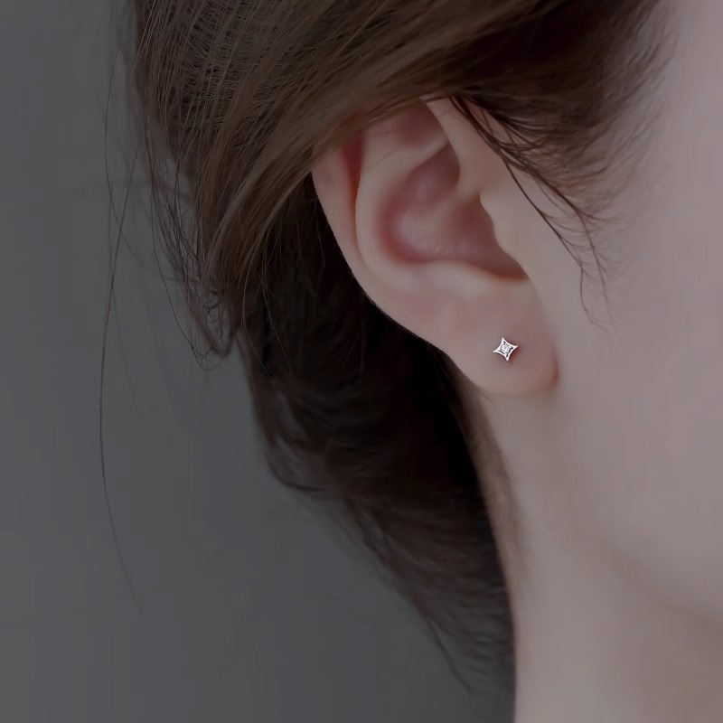 Minimalist zircon star earrings for women, temperament, niche design, small size, five-pointed star earrings, live stream supply, wholesale