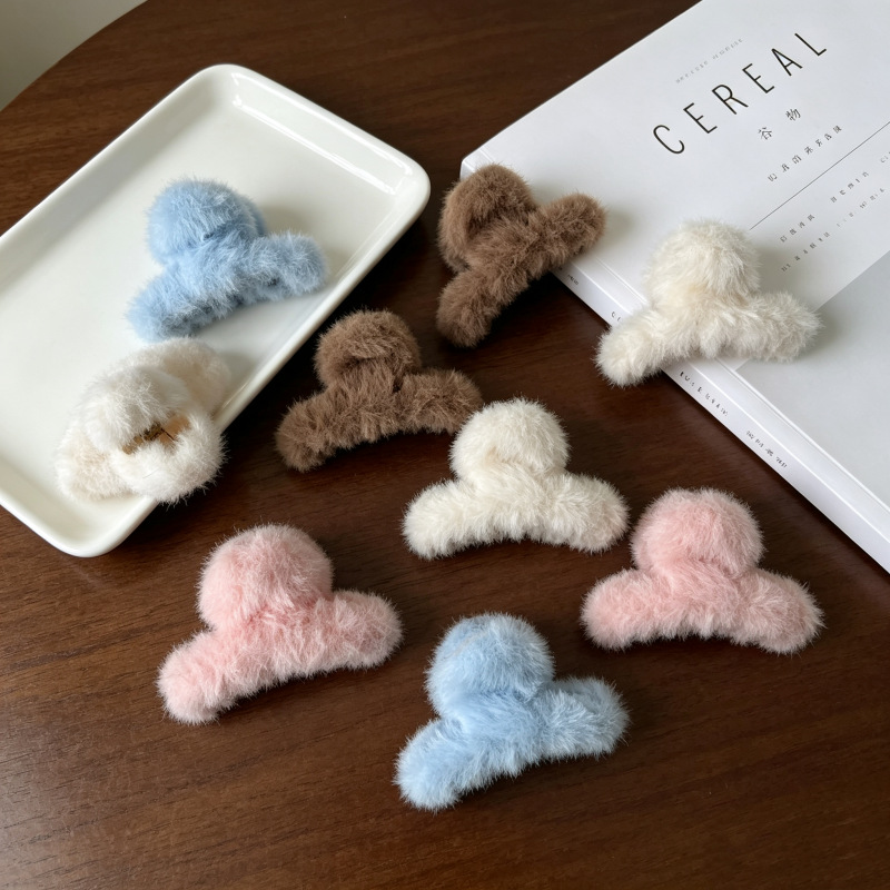 Cute plush small crab pin