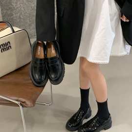 2025新款日系经典光面粗跟小皮鞋深口单鞋