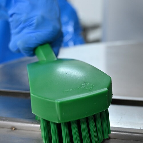 Food safety short-handled hard bristle brush food grade no shedding high temperature resistant cleaning brush for food factories, catering, and pharmaceutical plants