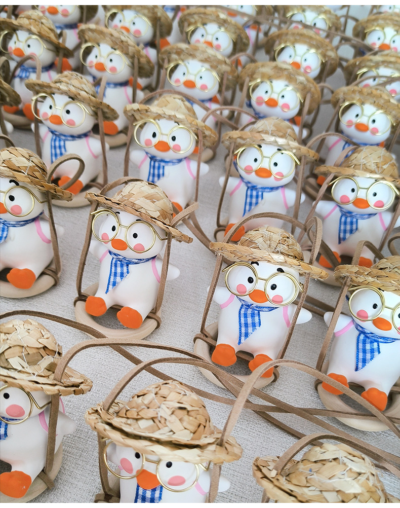 Cross-Border Original Manufacturer Swing Duck Car Hanging Ornament, Duck Aromatherapy Car Rearview Mirror Hanging Decoration, Car Hanging Decoration