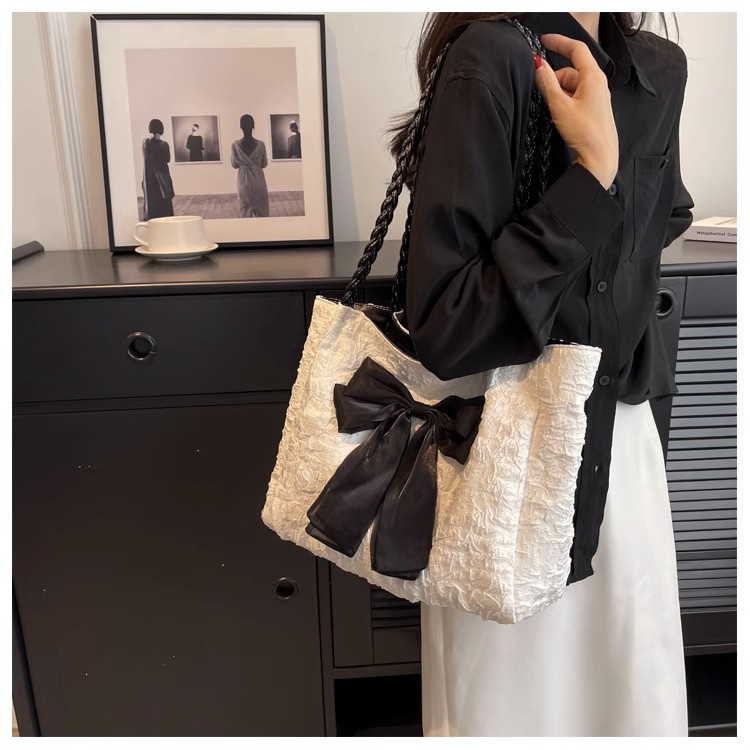 Large-capacity bow bag for women, 2023 new trendy, fashionable and sweet single-shoulder bag, student commuting tote bag undefined