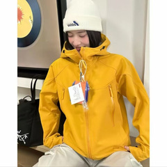 美式连帽软壳户外冲锋衣女2025春秋新款轻量化防风防小雨山系夹克