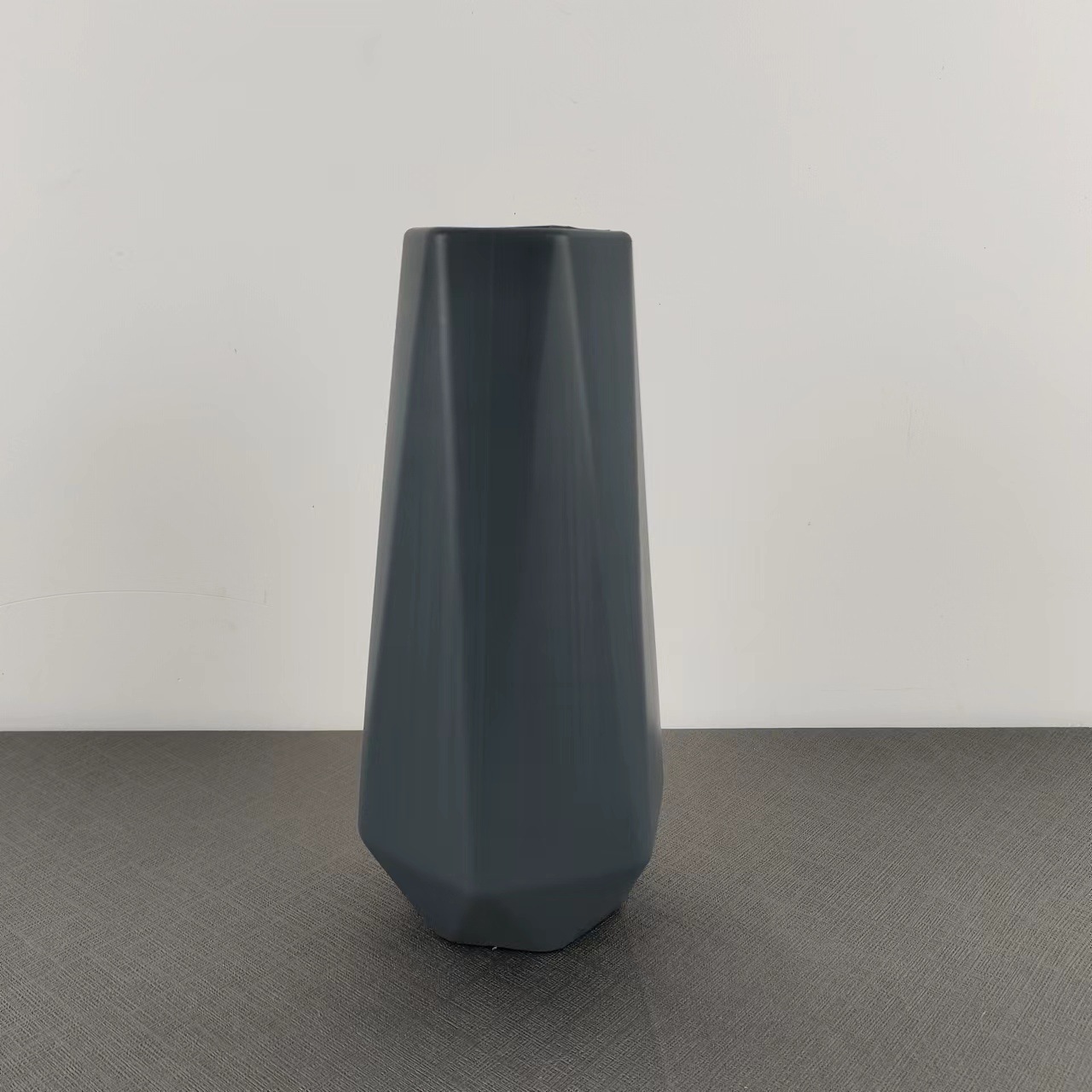회색