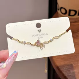 项链;耳钉;手链