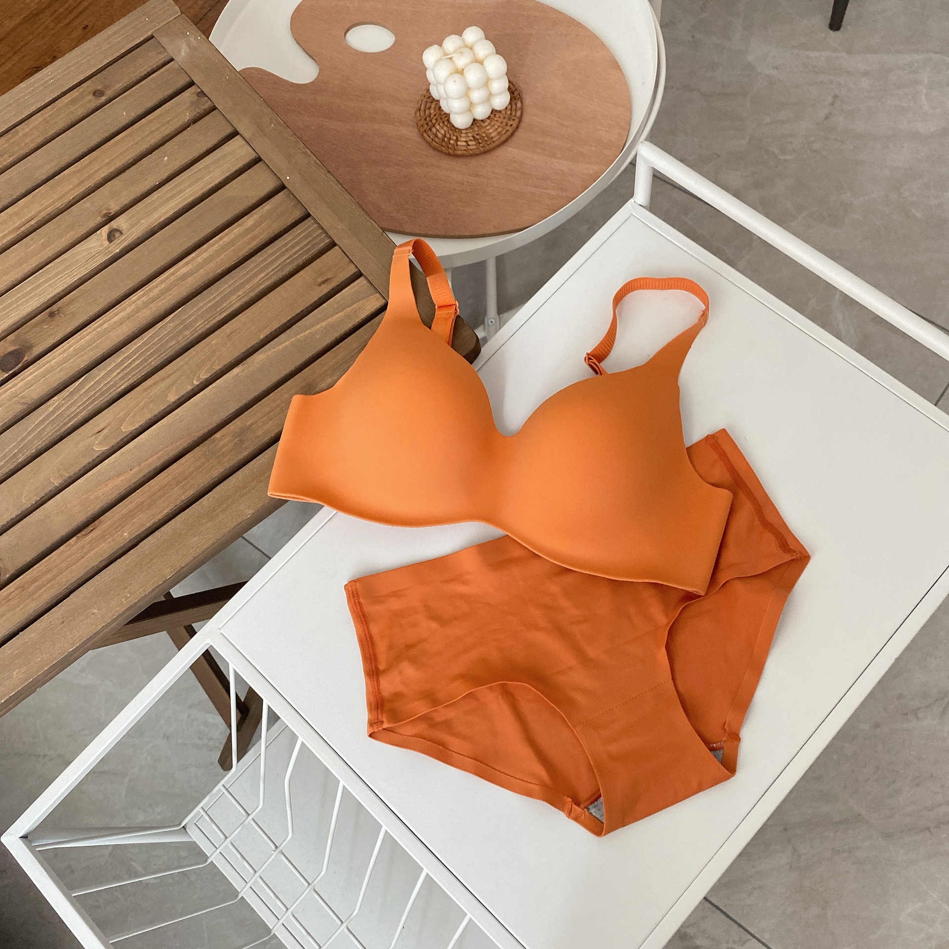 Nuevo producto de verano, una pieza de seda de hielo, ropa interior sin costuras, sujetador cómodo y transpirable para niña, sujetador sexy