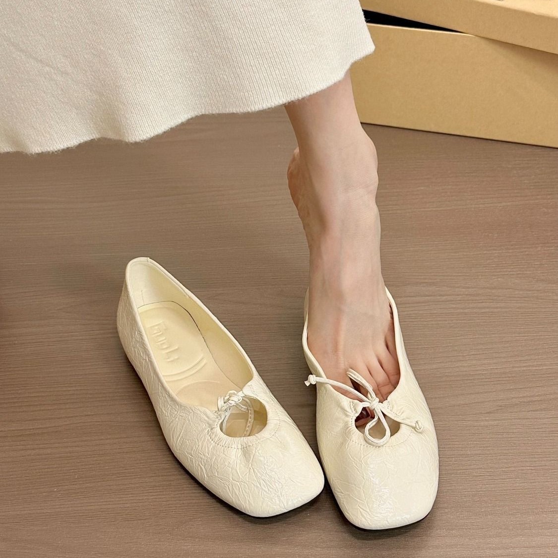 Zapatos de noche suaves franceses planos, zapatos de mujer, 2025 nuevos zapatos de suela suave de primavera con zapatos de abuela con falda.