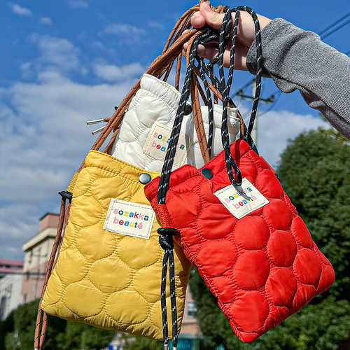 Original winter new down bag, Korean Dongdaemun crossbody bag for women, fur fabric fashionable casual checkered student commuting