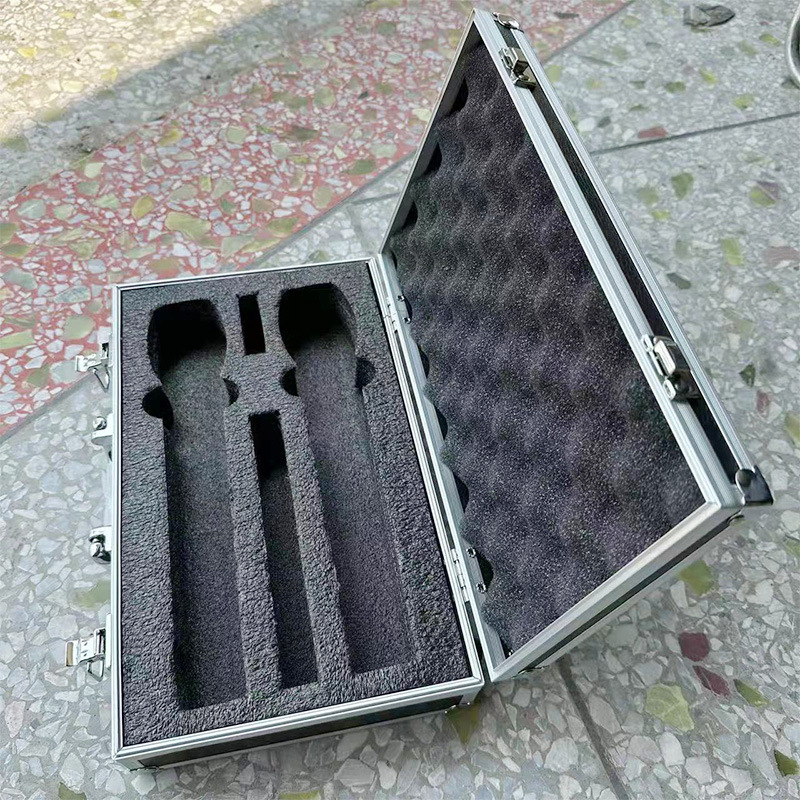 Solo 2 cajas de micrófono negro