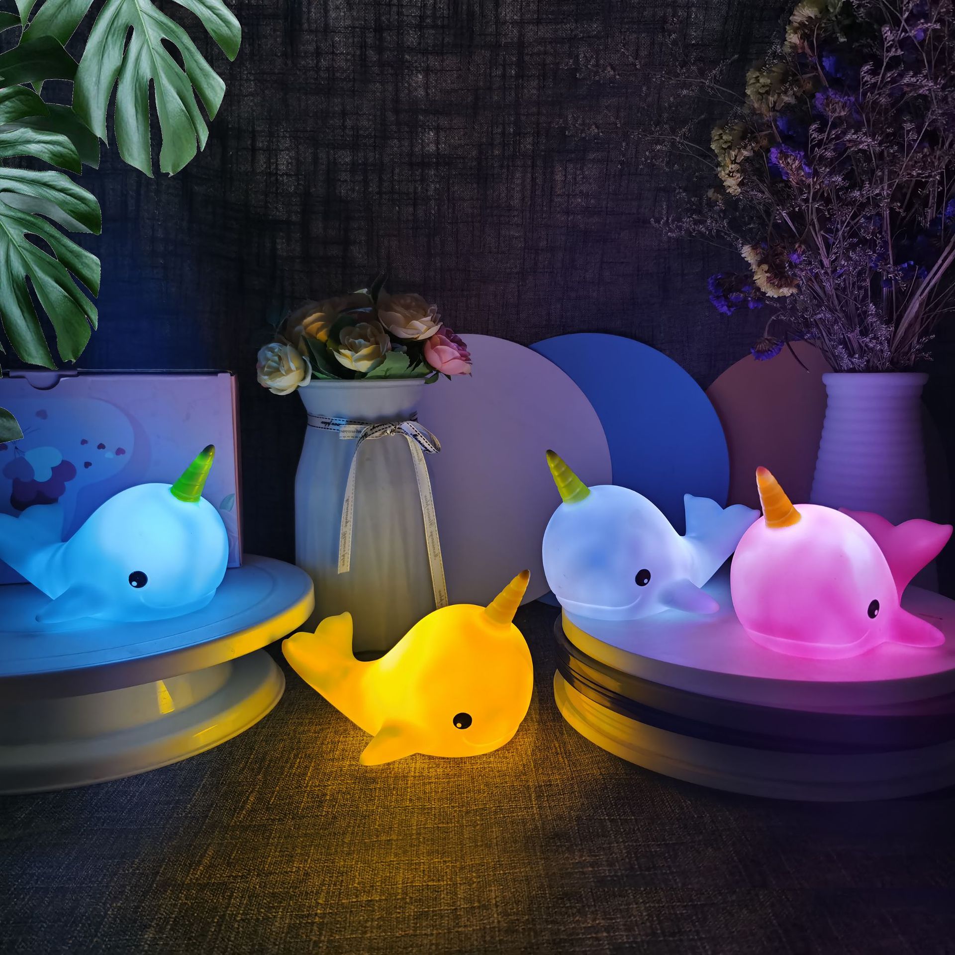 Whale-shaped small night light wholesale stall supply, enameled handicrafts, student gifts, factory direct sales wholesale