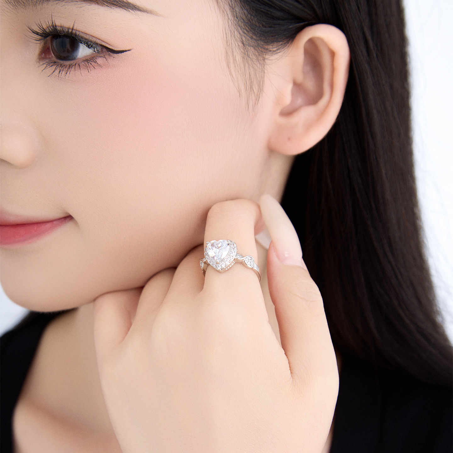 Anillo de Corazón con Piedra Artificial de Aleación Galvanizado image 3