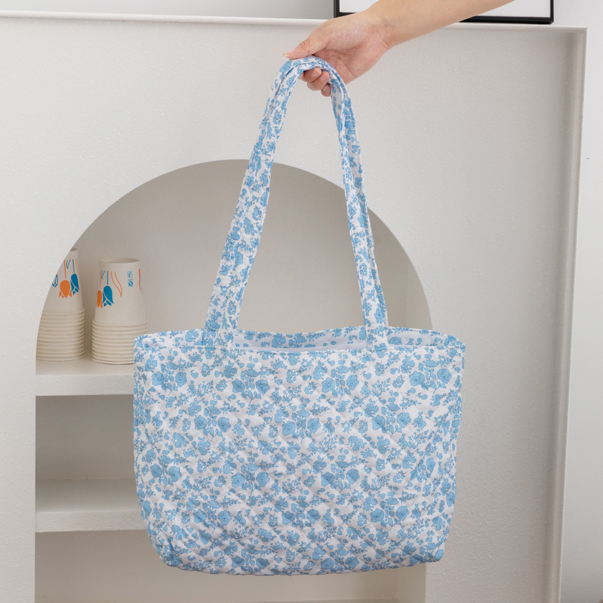 Brand capacious one-shoulder bag with bow