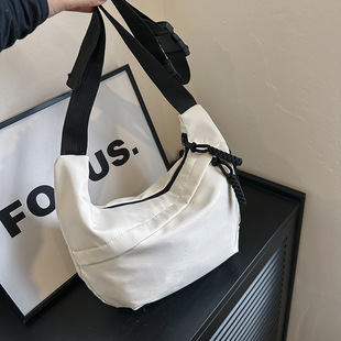 Vintage Large Capacity Dumpling Bag 2024 Autumn and Winter New Fashionable Nylon Cloth Tote Bag Travel Bag