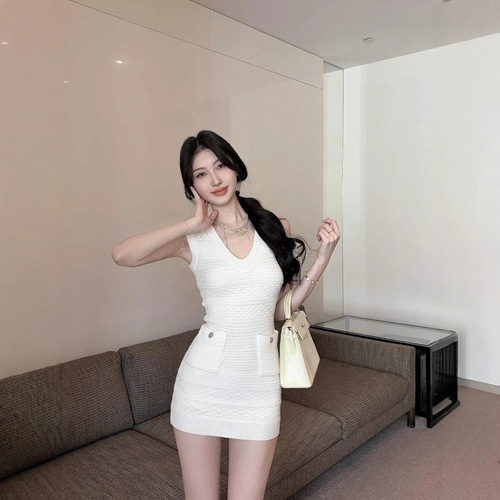 CHIYOU Simple and Exquisite Texture V-Neck Small Perfume Texture Body-Con Knit Dress