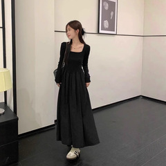 早秋赫本黑色连衣裙女2025春季新款长袖收腰显瘦小黑裙感圆领长裙