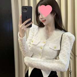 秋季新款法式复古花纹蕾丝金扣级感毛毛拼接泡泡袖短款美上衣