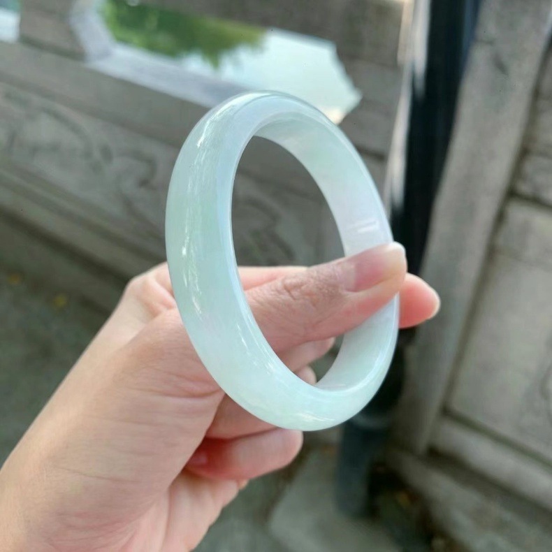 Vòng tay nữ đá tự nhiên màu xanh nhạt cao cấp – đường kính trong 52–64 mm chi tiết 2