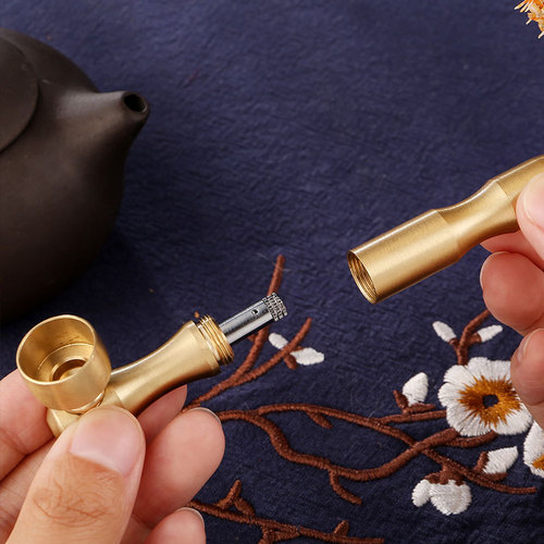 Pure brass pipe, vintage tobacco pouch, portable metal smoking gun—dual-purpose design with a filter tip, retro-style dry tobacco pipe