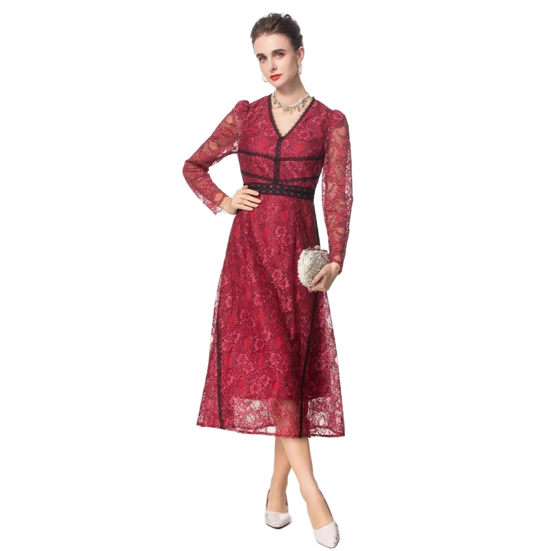 2025 Spring and Summer New Women's Clothing European and American French Socialite Slim-fit V-neck Lace Chest Wrap Slimming dress
