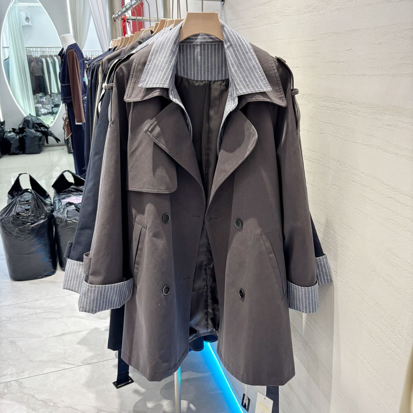 Zweiteiliger Trenchcoat mit Streifenmuster für Damen, mittellang, Frühjahrskollektion 2026, Business-Look, locker, lässig_voghion.com