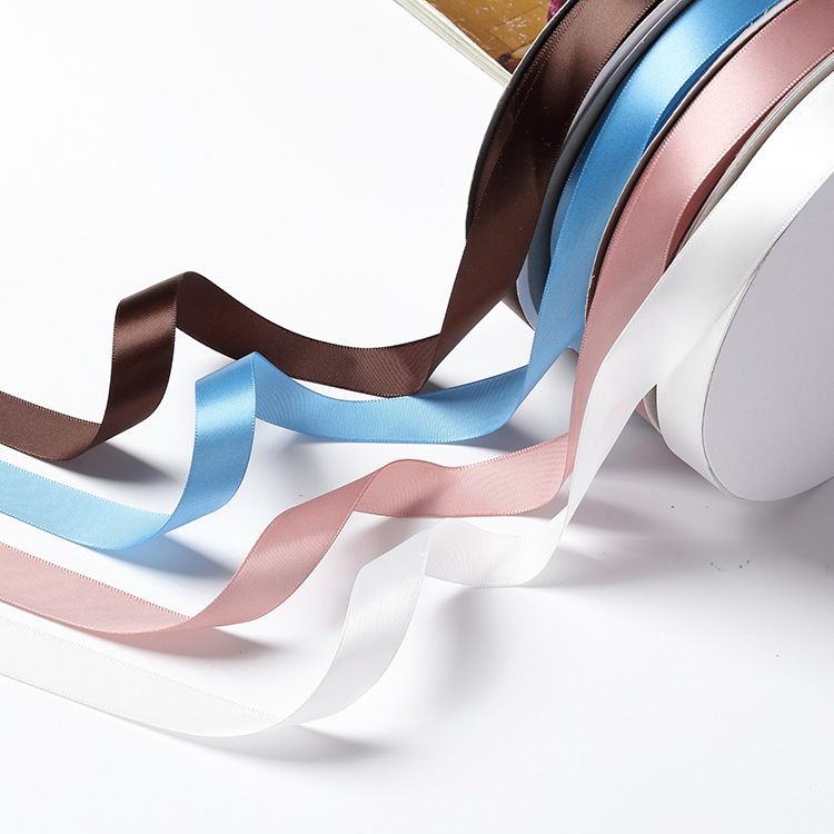 Cinta de regalo de cinta de color sólido de poliéster de una cara de 2,5 cm, cinta de embalaje, boda, cumpleaños, supermercado, tienda de conveniencia, cinta al por mayor