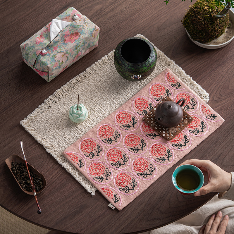 Mat de té bordado a mano rosa creativa almohadilla de espuma seca retrógrada tela gruesa almohadilla de té de doble capa almohadilla de aislamiento térmico de mesa de té china