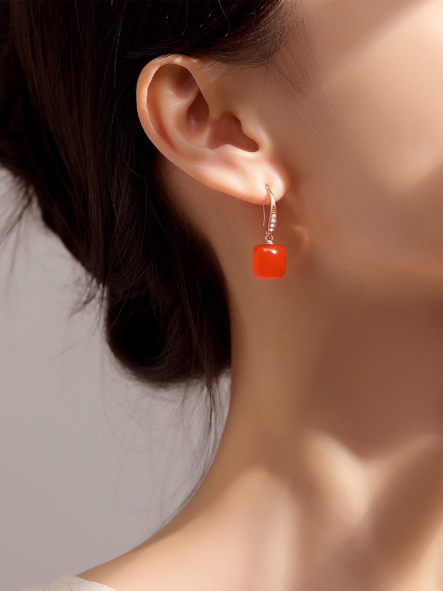 바오산 사우스 레드 귀걸이 여성 설탕 감 붉은 귀걸이  9 개의 보라색 화재 천연 마노 귀걸이