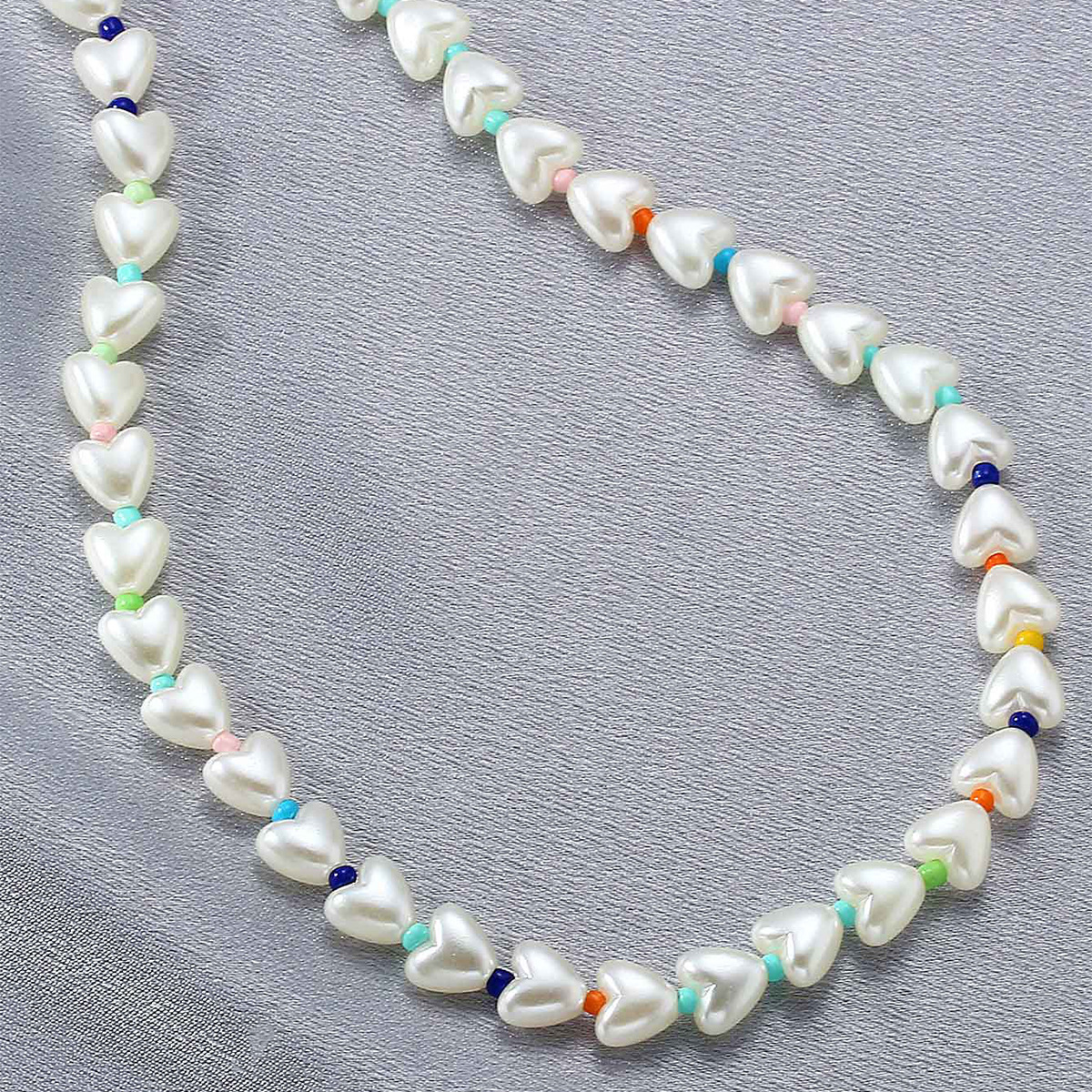 Nouveau Collier Court De Perles De Coeur Collier De Chaîne De Clavicule Perlée De Couleur De Mode Européenne Et Américaine display picture 3