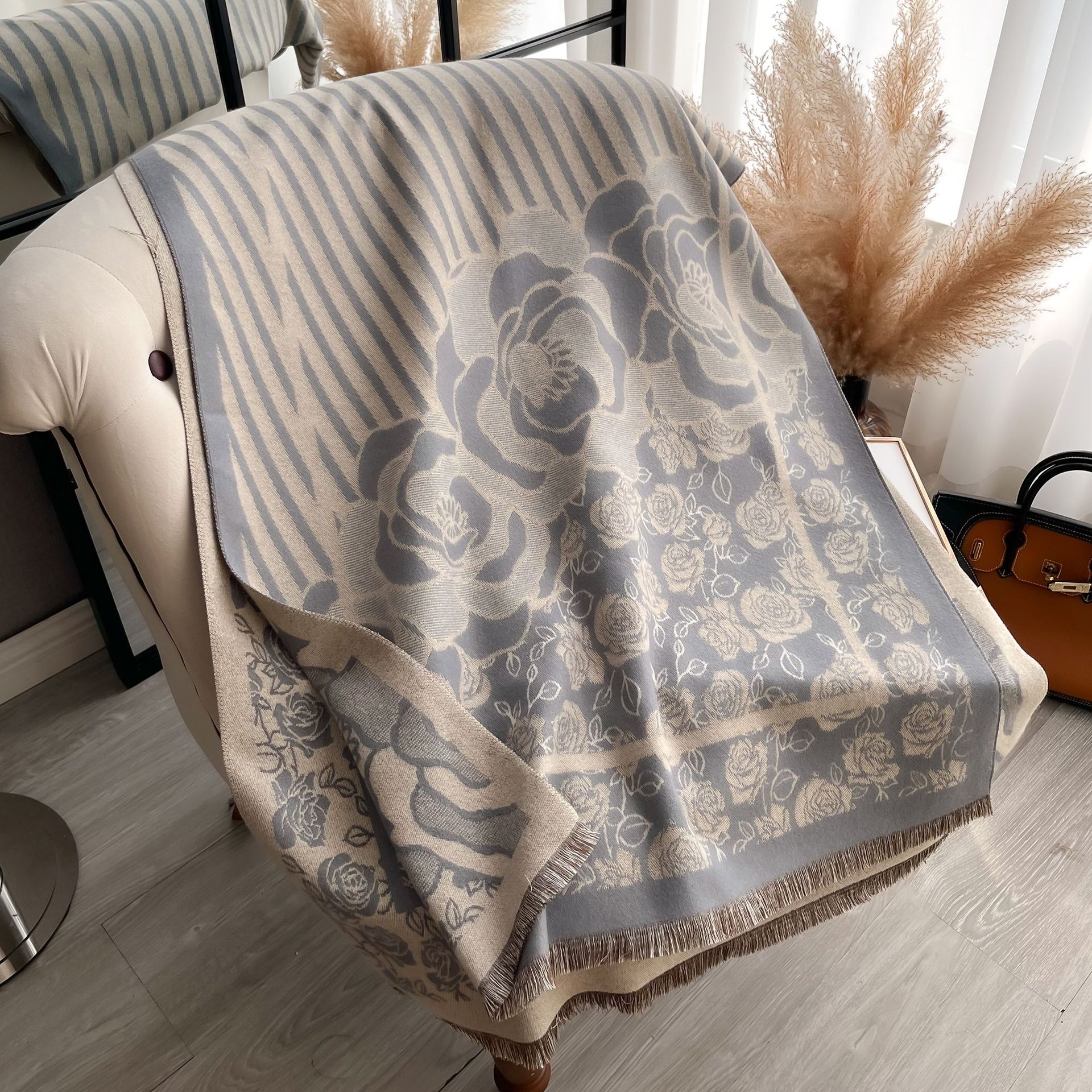 2024 color coreano camellia imita bufandas de cachemira moda de otoño y invierno para viajar con alta sensación de calentamiento buñuelo