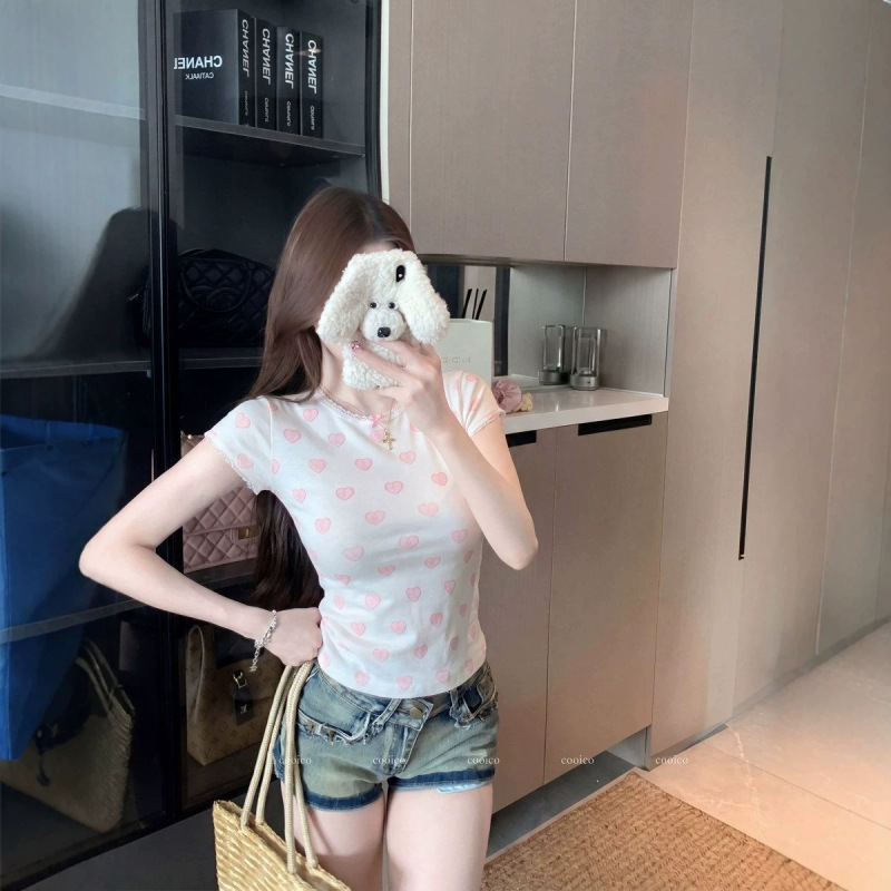 Korean Style Outfit with Heart Print, Lace Splicing, Round Neck, Short-Sleeved T-Shirt, Very Beautiful and Elegant Women's Top, Summer 2026