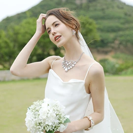 插梳;发带;皇冠