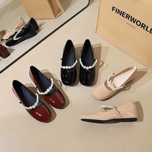 833-K216 French style square toe shallow mouth pearl chain buckle strap with high-end feel, patent leather interior heig