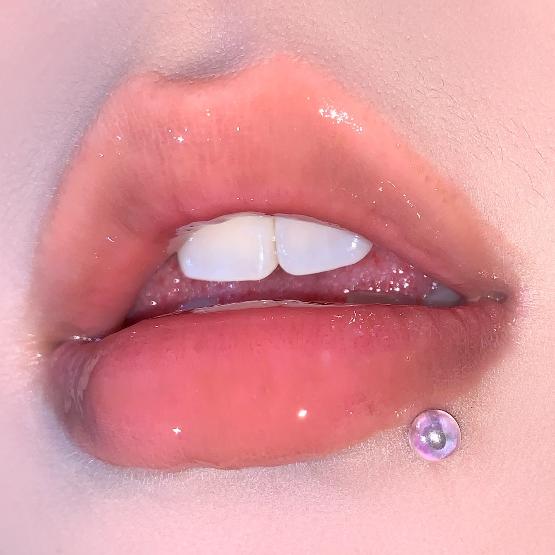 New Fine Glitter Laser Small Bulb Lip Piercing, Hot Girl Style Titanium Steel External Thread European And American_voghion.com