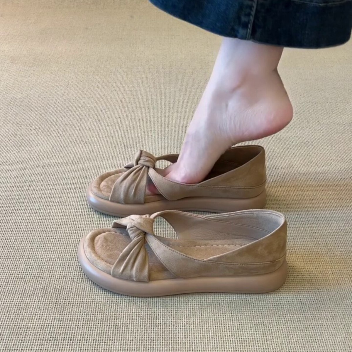 Retro fashionable casual universal comfortable sandals made of soft…