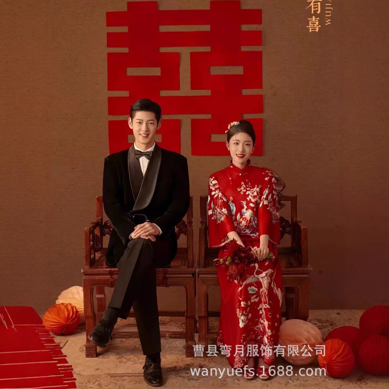 Studio Indoor New Chinese Red Wedding Style Theme Clothing Wedding Photography Couple Retro Nostalgic Photo Dress