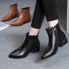 2025 秋と冬の新大きいサイズ厚いヒールショートブーツ女性の尖ったサイドジッパーミッドヒールマーティンブーツファッションシングルブーツ卸売