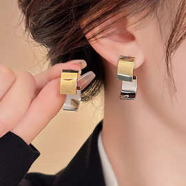 简约风耳钉女2026超火新款爆款轻奢高级感气质大气耳环巨好看耳饰