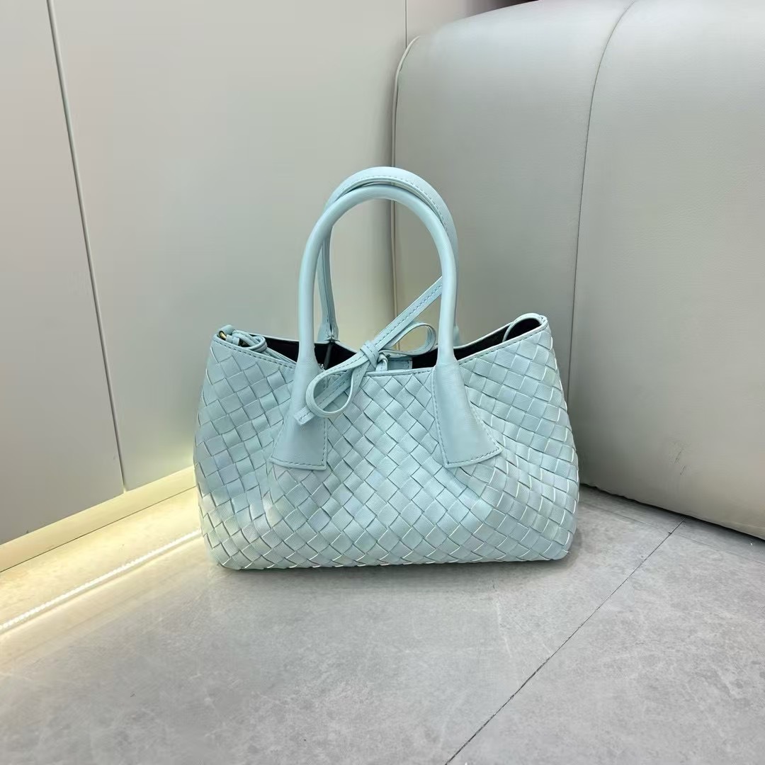 2025 New Cowhide Woven Handbag Niche Fashion Shoulder Crossbody Bag Women's Banquet Envelope Bag - Thumbnail 8