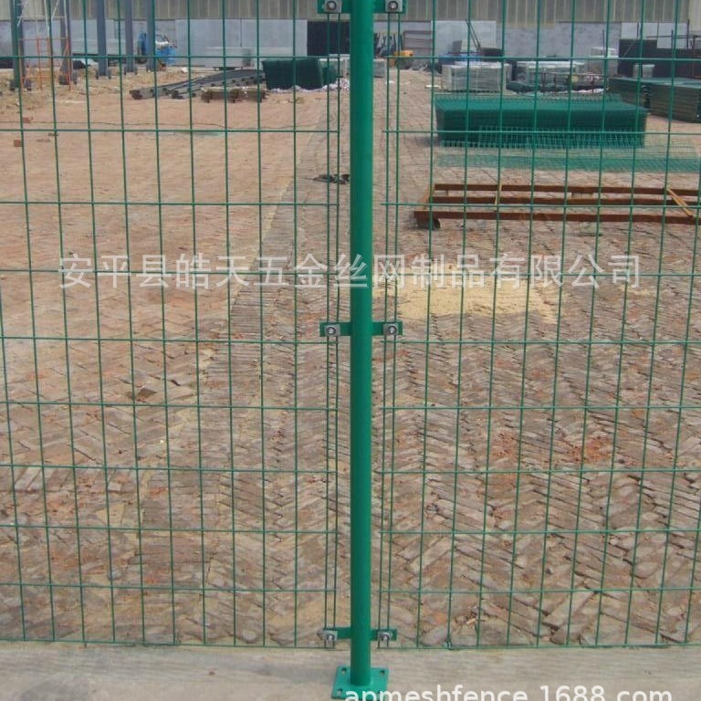 圈地护栏网 双边丝折弯护栏绿色三角折弯护栏 包塑三角折弯护栏