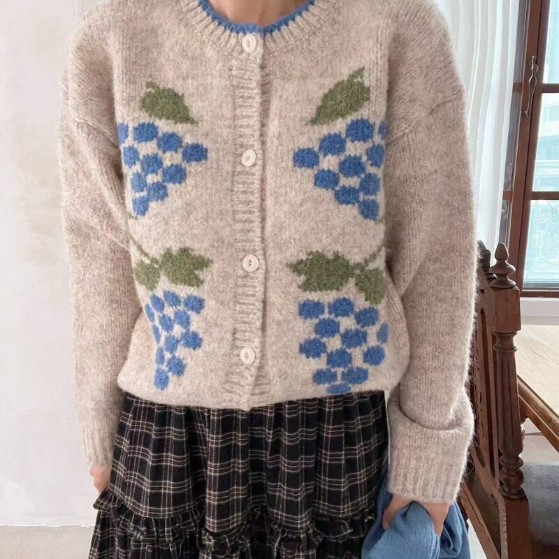 Autumn Cute Age-Reducing Sweater Cardigan for Women, Petite Size, 2025 New Fashion Embroidered Knit Top Trendy